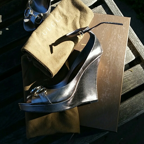 GUCCI Wedge Sandal in Bronze leather - Picture 1 of 5